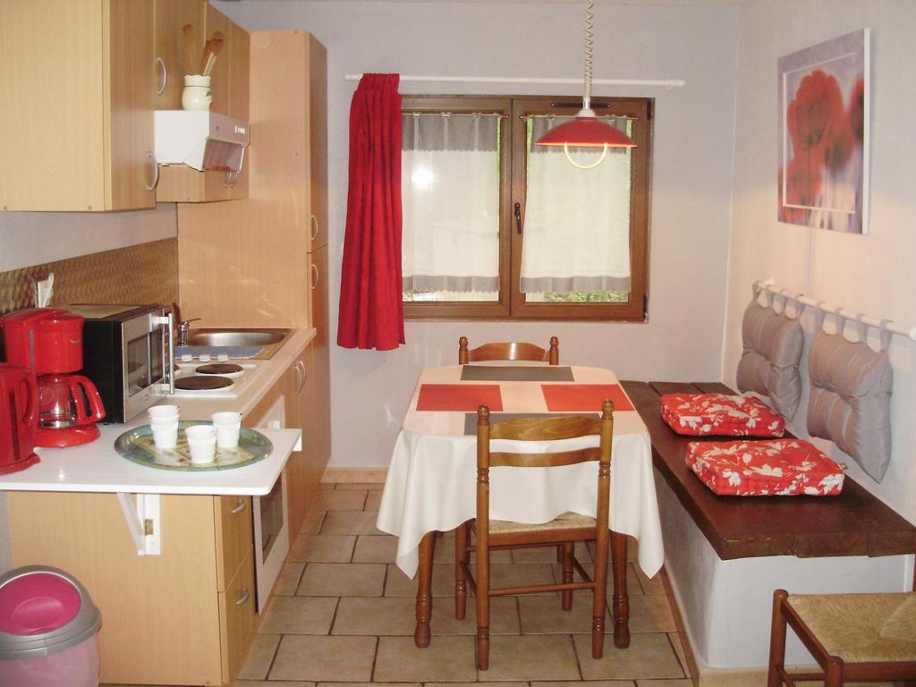 Auberge Du Bord Des Eaux - Demi-Pension Assuree Sur Reservation Saint-Amand-les-Eaux Exterior foto