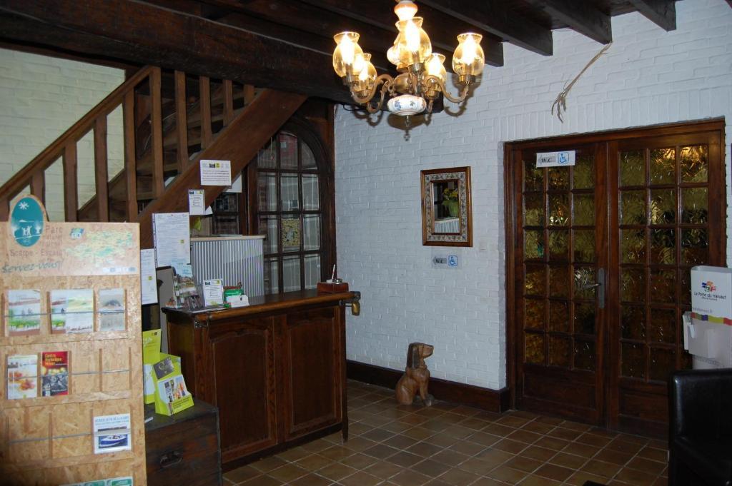Auberge Du Bord Des Eaux - Demi-Pension Assuree Sur Reservation Saint-Amand-les-Eaux Exterior foto
