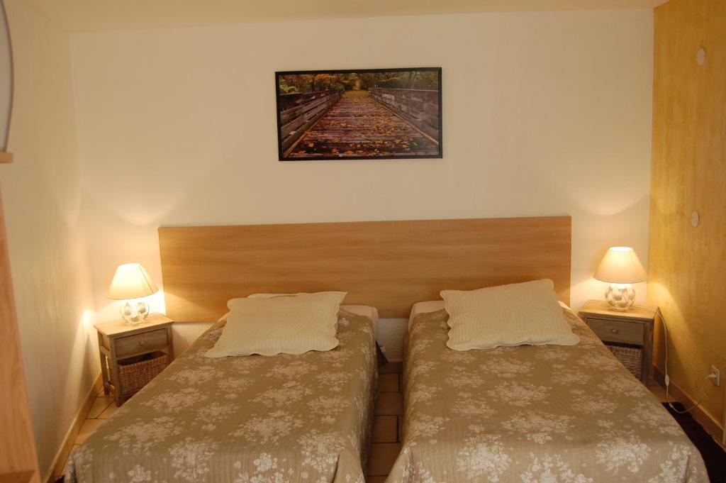 Auberge Du Bord Des Eaux - Demi-Pension Assuree Sur Reservation Saint-Amand-les-Eaux Quarto foto