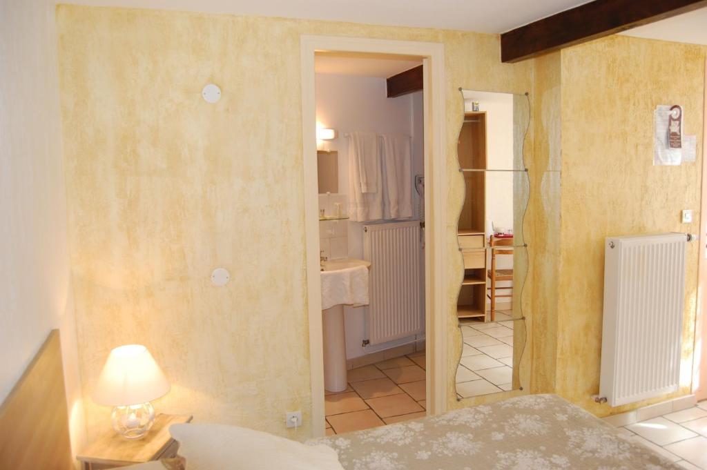 Auberge Du Bord Des Eaux - Demi-Pension Assuree Sur Reservation Saint-Amand-les-Eaux Quarto foto