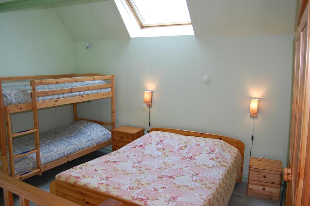 Auberge Du Bord Des Eaux - Demi-Pension Assuree Sur Reservation Saint-Amand-les-Eaux Quarto foto