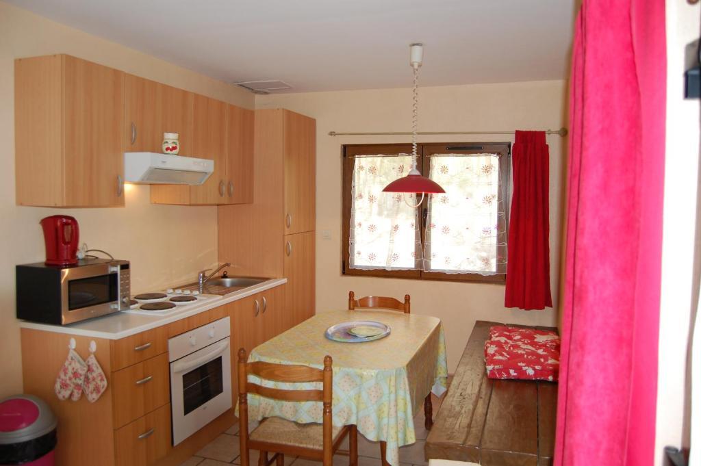 Auberge Du Bord Des Eaux - Demi-Pension Assuree Sur Reservation Saint-Amand-les-Eaux Quarto foto