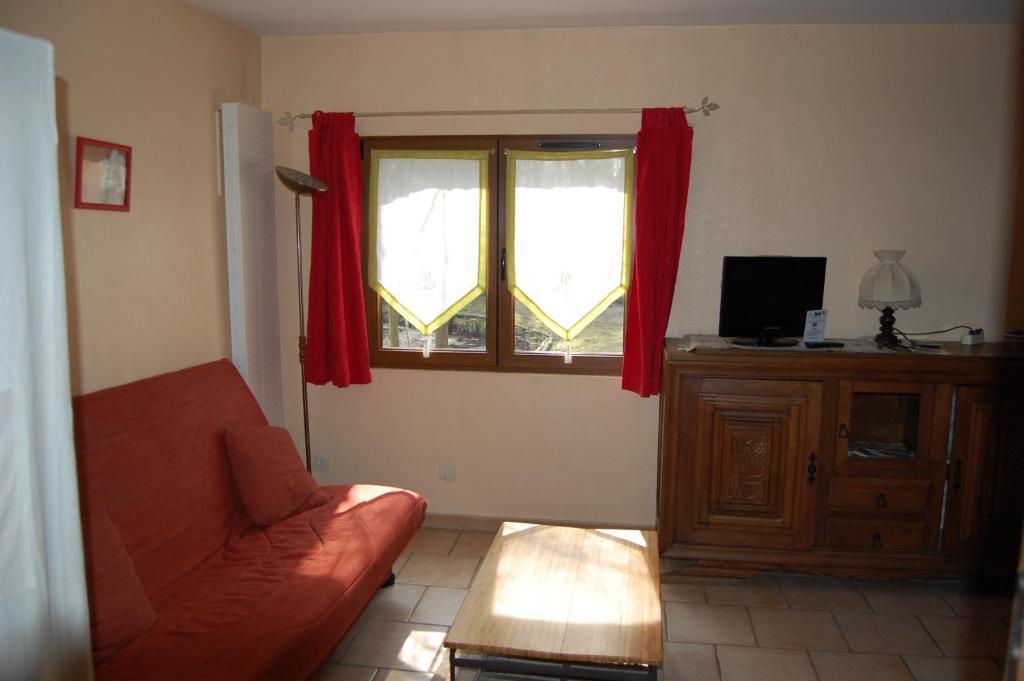 Auberge Du Bord Des Eaux - Demi-Pension Assuree Sur Reservation Saint-Amand-les-Eaux Quarto foto