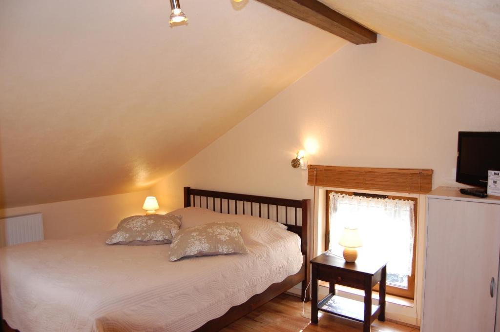 Auberge Du Bord Des Eaux - Demi-Pension Assuree Sur Reservation Saint-Amand-les-Eaux Quarto foto