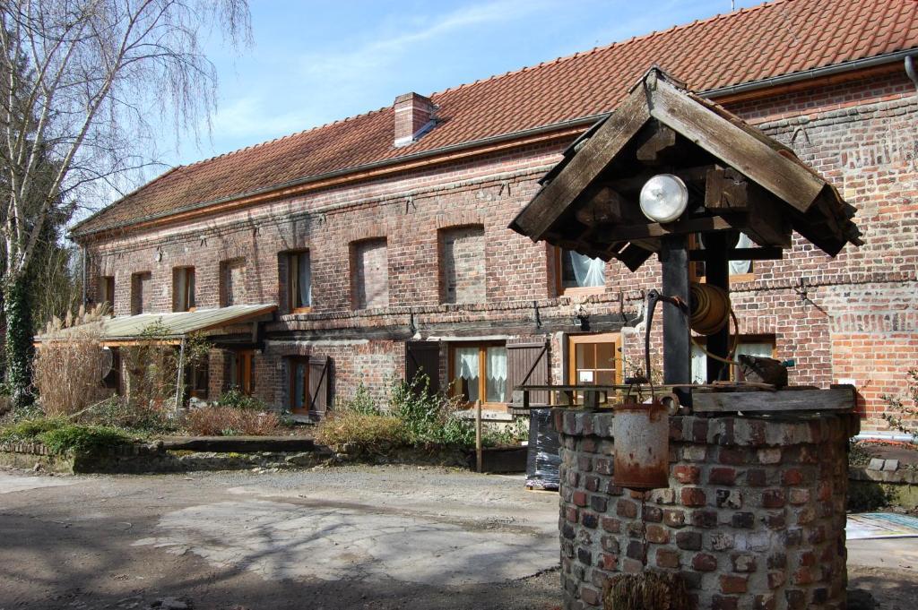 Auberge Du Bord Des Eaux - Demi-Pension Assuree Sur Reservation Saint-Amand-les-Eaux Exterior foto