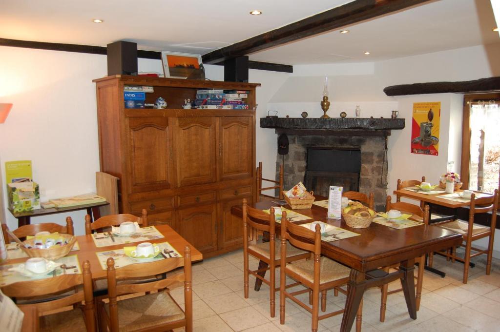 Auberge Du Bord Des Eaux - Demi-Pension Assuree Sur Reservation Saint-Amand-les-Eaux Exterior foto