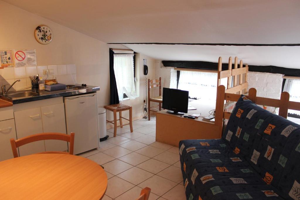 Auberge Du Bord Des Eaux - Demi-Pension Assuree Sur Reservation Saint-Amand-les-Eaux Exterior foto