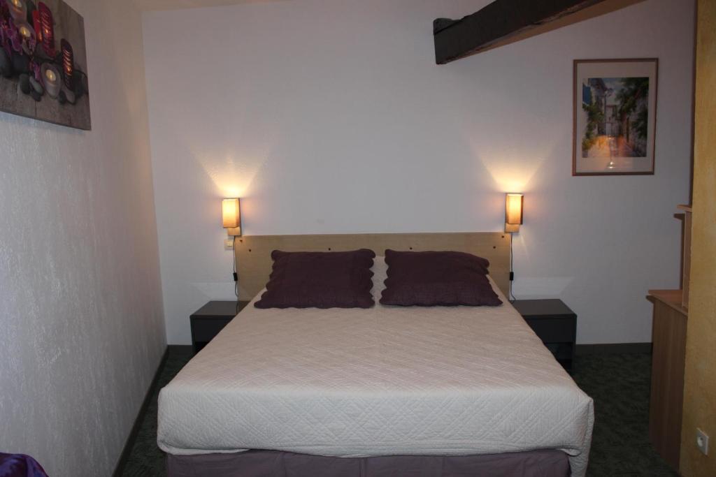 Auberge Du Bord Des Eaux - Demi-Pension Assuree Sur Reservation Saint-Amand-les-Eaux Exterior foto