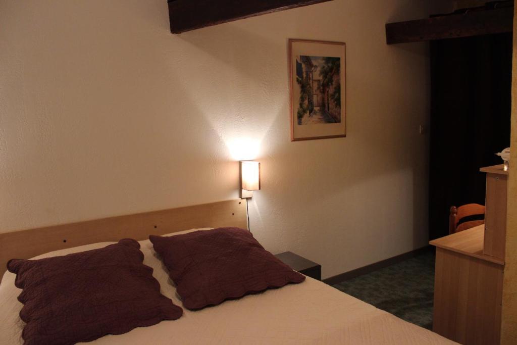 Auberge Du Bord Des Eaux - Demi-Pension Assuree Sur Reservation Saint-Amand-les-Eaux Quarto foto
